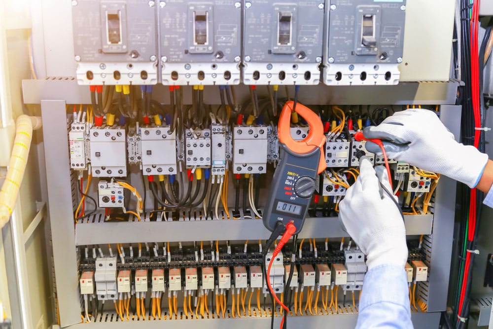 7 tekenen dat uw elektrische kabels oud zijn!